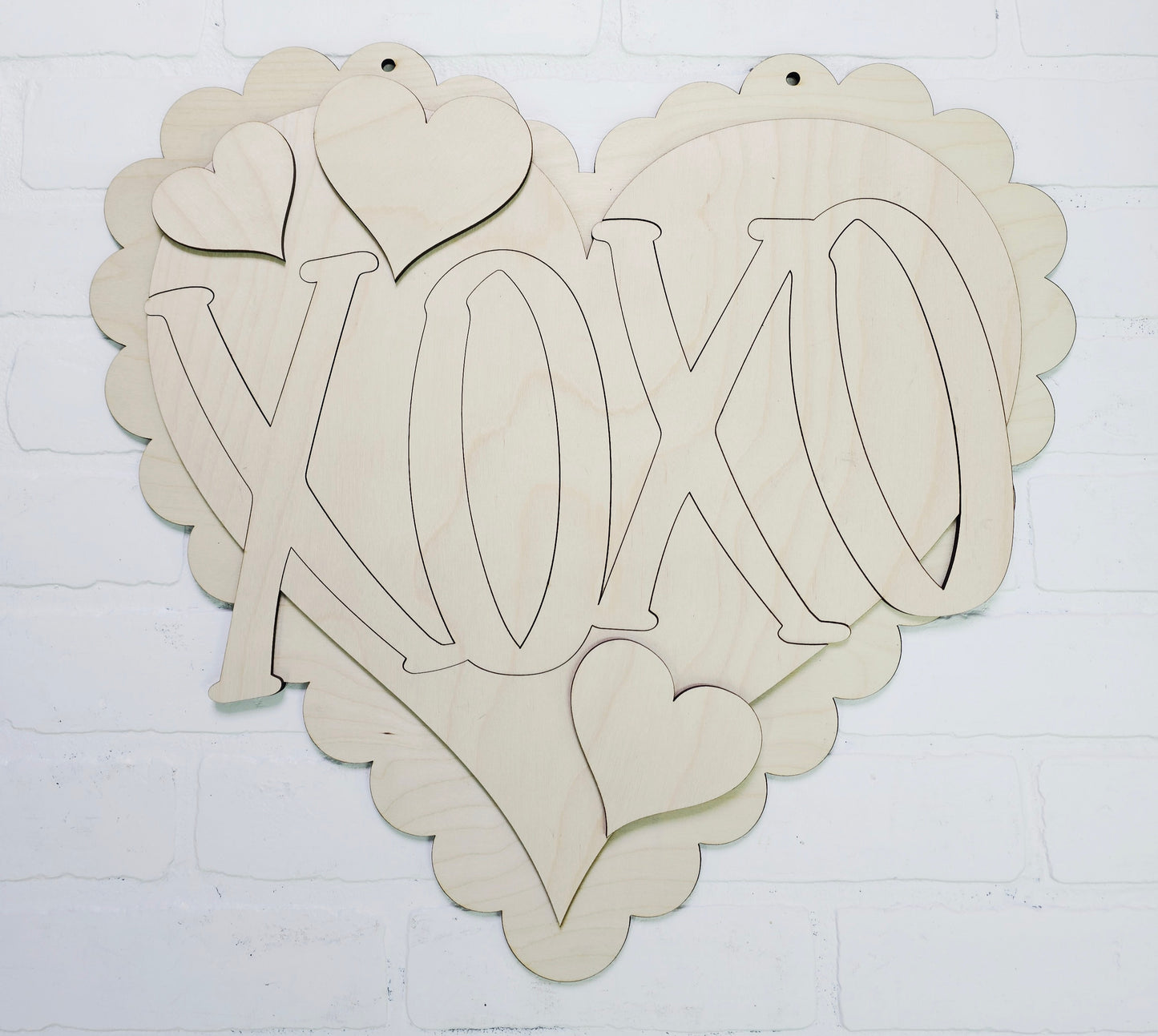 XOXO Scalloped Heart Door Hanger
