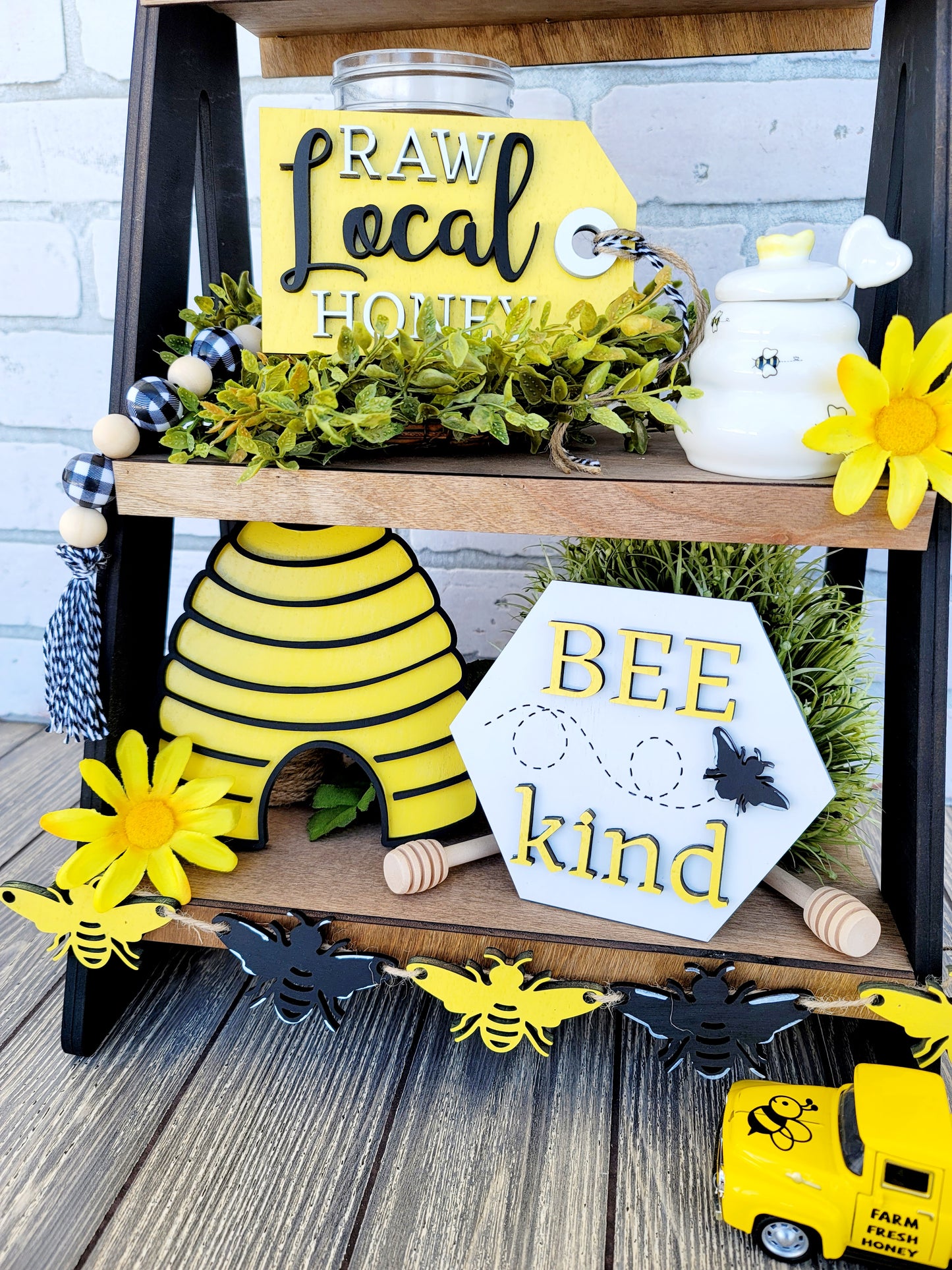 Bee Tiered Tray Set