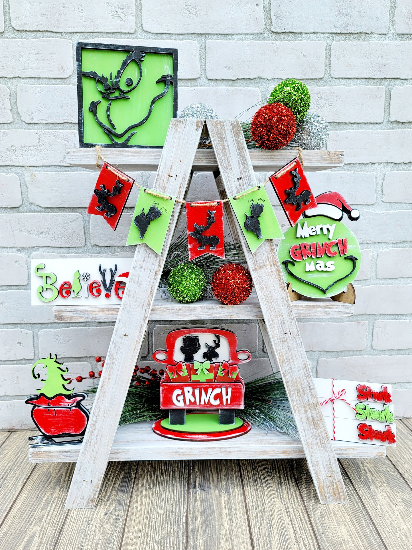 Grinch Tiered Tray Set