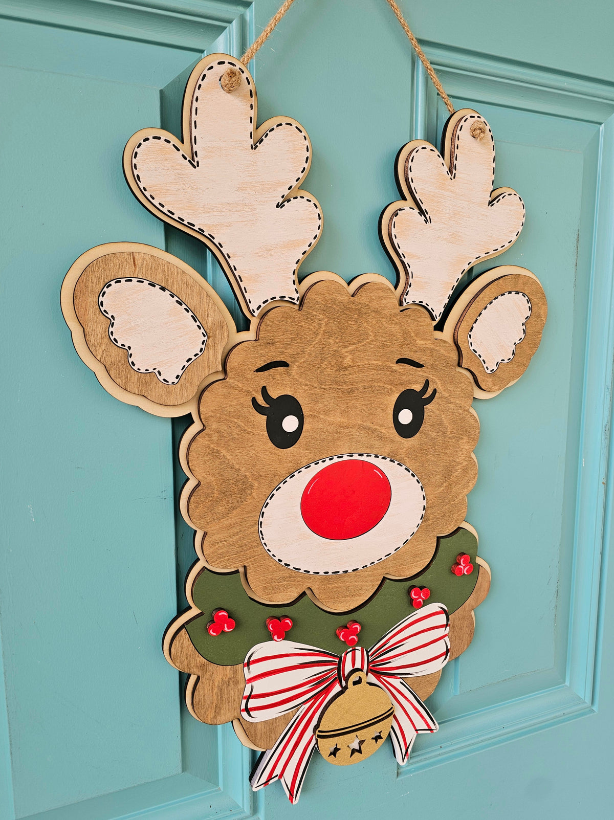 Scalloped Reindeer Door Hanger