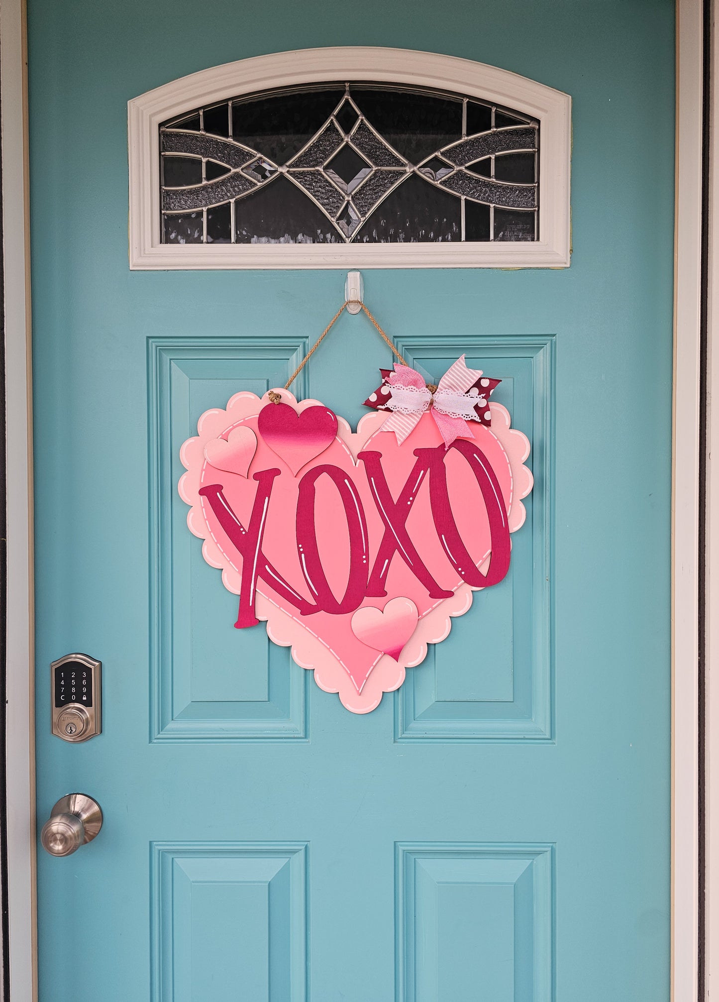 XOXO Scalloped Heart Door Hanger