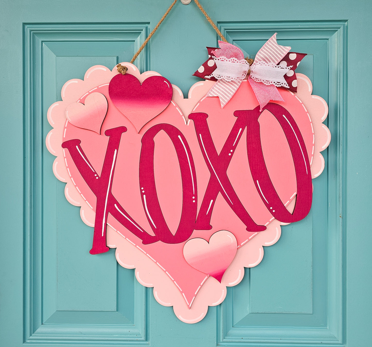 XOXO Scalloped Heart Door Hanger