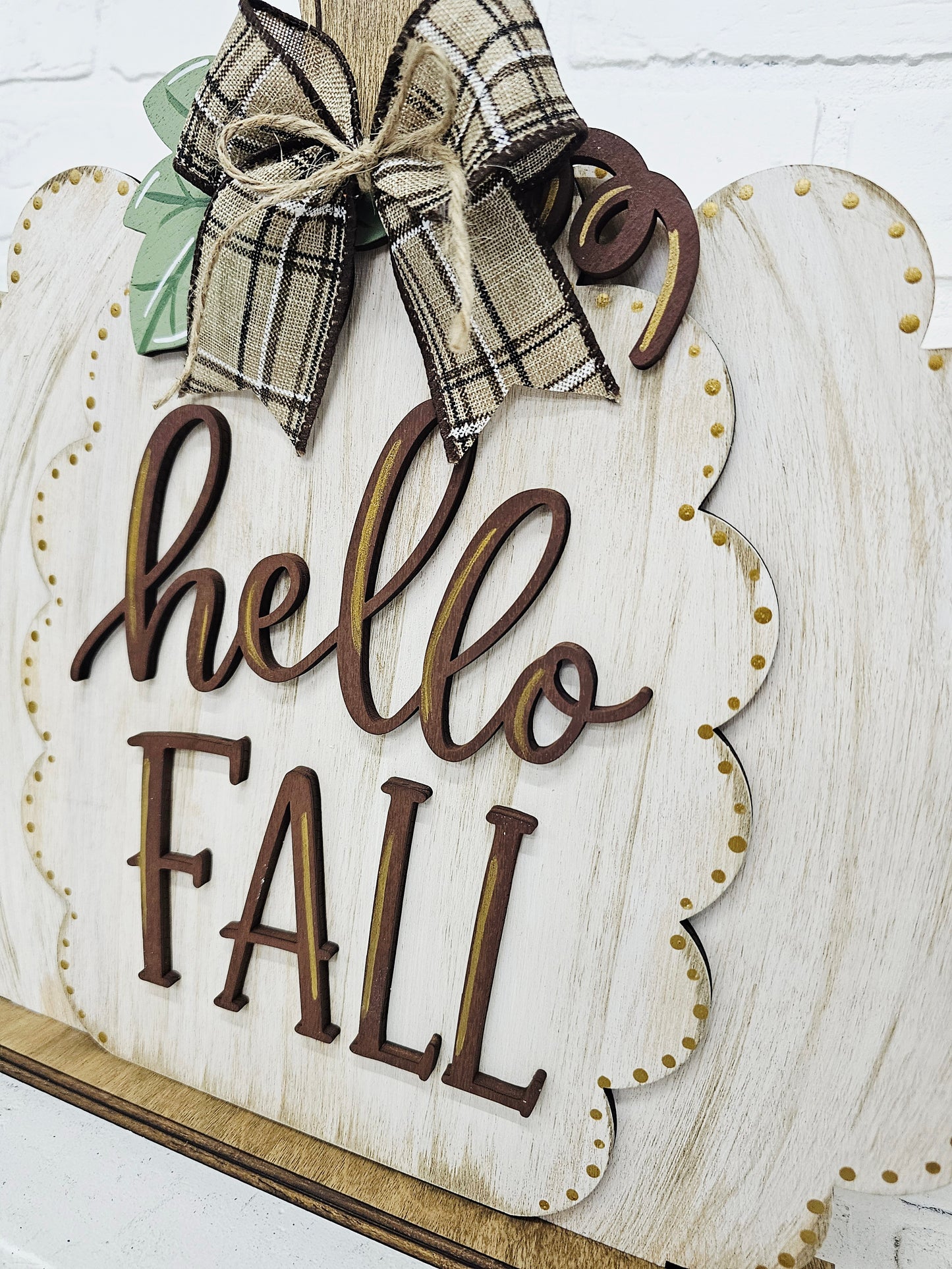 Freestanding Scalloped Pumpkin