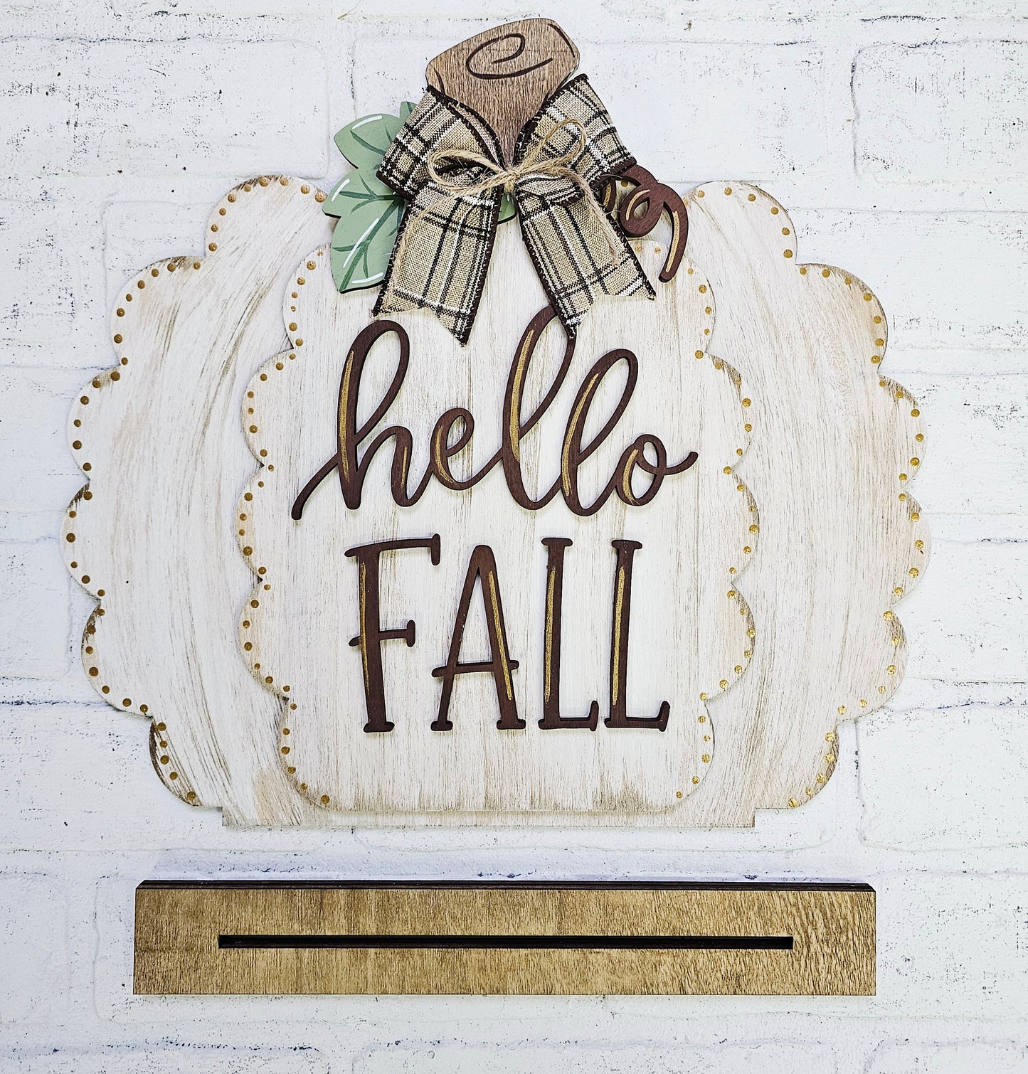 Freestanding Scalloped Pumpkin