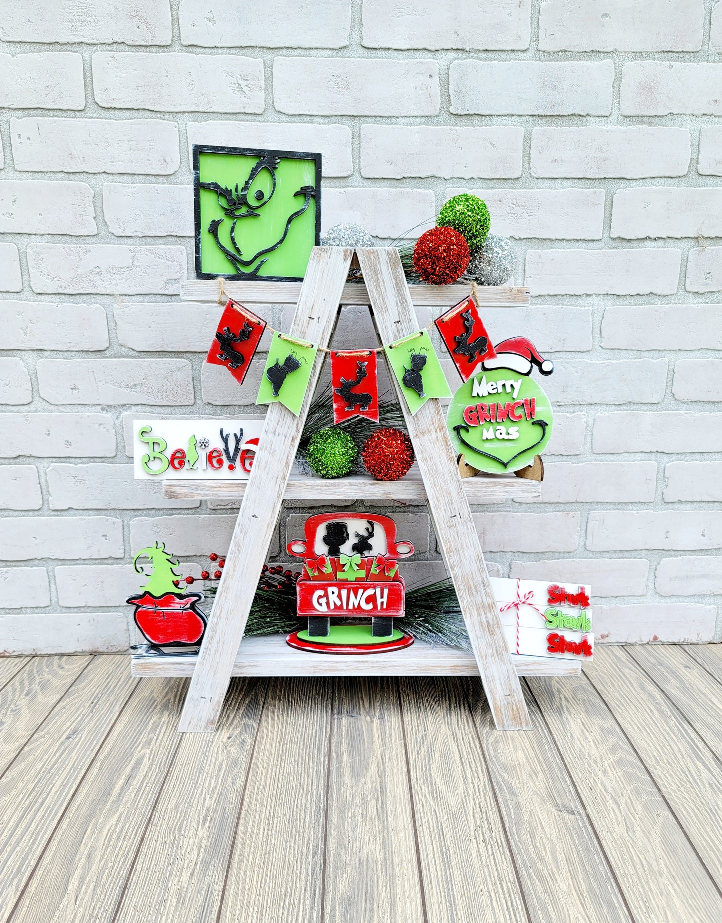 Grinch Tiered Tray Set