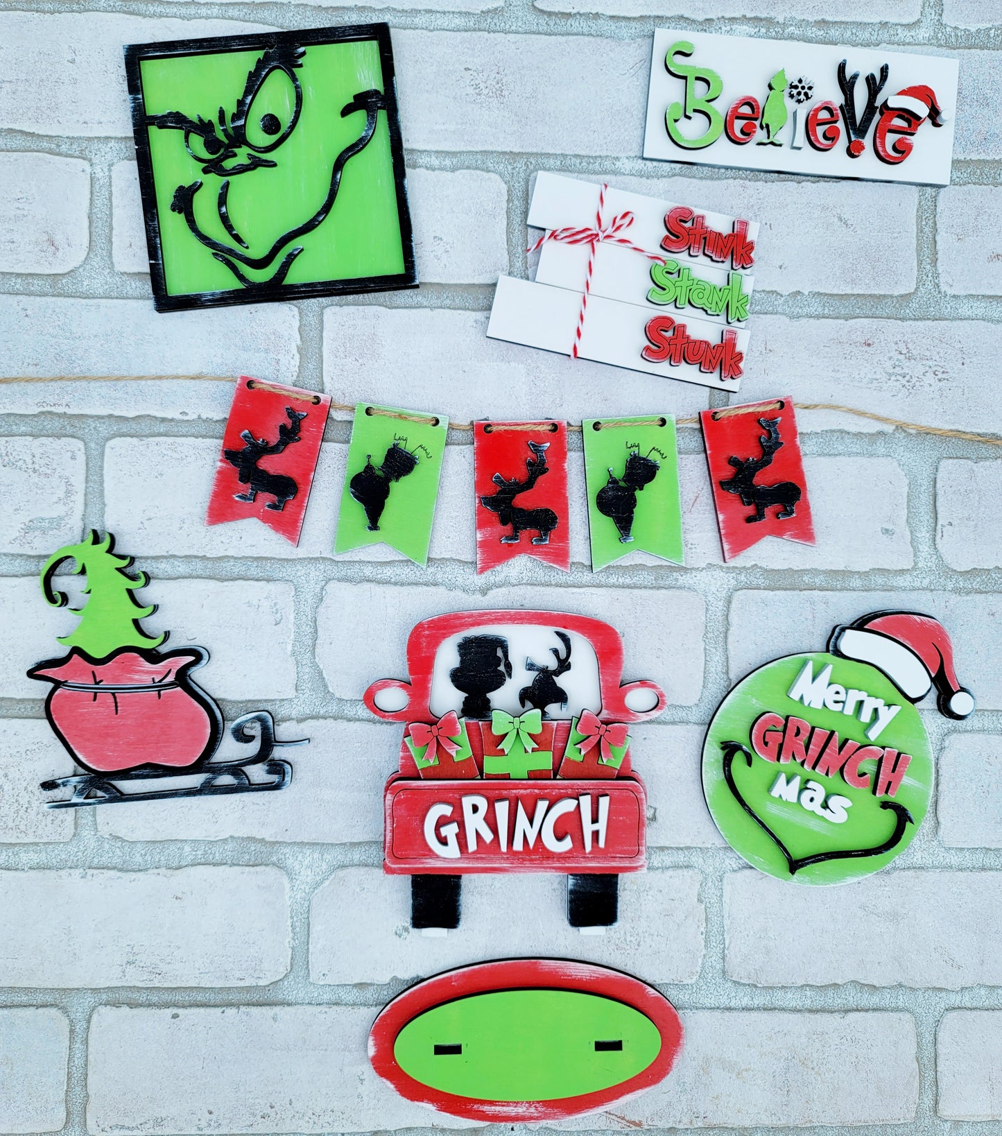 Grinch Tiered Tray Set